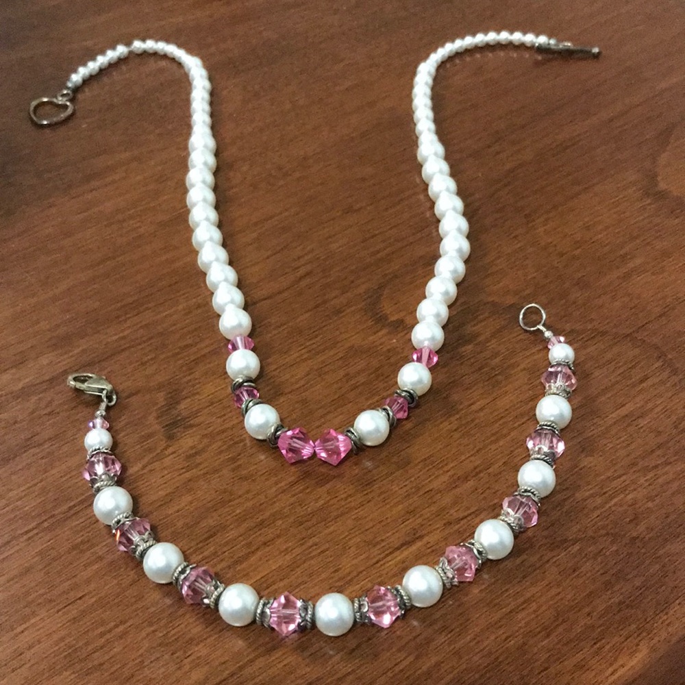Pearl necklace and bracelet